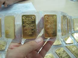 Vì giá vàng trong nước và thế giới nghịch chiều nên chênh lệch quy đổi theo tỷ giá ngân hàng đã được thu hẹp. Gia Vang Sjc Cao Vietnamnet