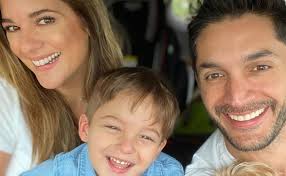 El baúl de los sueños de Daniel Elbittar: el artista venezolano que vive a  través del amor, la pasión y la familia