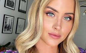 Valentina persia, che per tutta l'estate girerà l'italia con lo spettacolo spinga signora spinga si confessa, con la sua irresistibile ironia, a off. Chi E Valentina Persia Eta Compagno Figli E Instagram