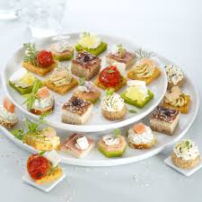 Un cake salé facile à réaliser et savoureux, parfait en accompagnement d'une salade verte, d'une soupe ou pour l'apéritif. Verrines Ou Petits Fours Lesquels Choisir Pour Un Aperitif Dinatoire Le Complice De Vos Evenements Traiteur Blog Flunch Traiteur