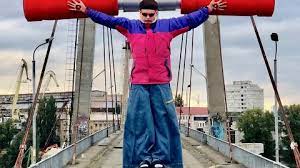 Он подписал контракт с atlantic records в 2017 году. Oliver Tree Will Hurt You With His Talent In This Whacky Video Watch