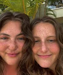 Isabella Knott's Instagram, Twitter & Facebook