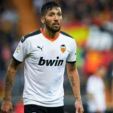 El dt de valencia admite que la situación de garay no es agradable. La Decision Que Tomo Ezequiel Garay Con Su Futuro Mediante Una Carta En Sus Redes Sociales El Argentino Anuncio Su Retiro Tnt Sports