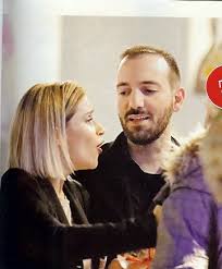 Η νάντια μπουλέ σε σπάνια δημόσια εμφάνιση με τον σύντροφό της, γιώργο ισαάκ. Nantia Mpoyle Giwrgos Isaak Einai Axwristoi Star Gr