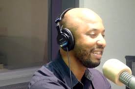 Passing the mic to Chicago's storytelling competition contenders