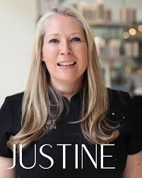 L I M P T O L U S C I O U S 🪄 Application is key when it comes to  extensions 🔑 Here our stylist Sienna used a mixture of