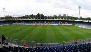 The stadium was built for łks łódź. Stadion Lks U Kopane De
