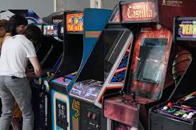 Si es así, es momento de recordar esos tiempos con los mejores juegos antiguos para ordenador de los 90 que te mostraremos a continuación Visitamos El Museo Del Videojuego Arcade De Ibi La Eterna Juventud Se Consigue Jugando Con 300 Maquinas Arcade Pinballs Y Retroconsolas