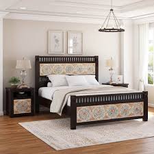 The clean, unadorned design makes it the perfect neutral base on which to build your bedroom. English Garden Mango Wood Hand Carved Platform Bed W Foot Headboard