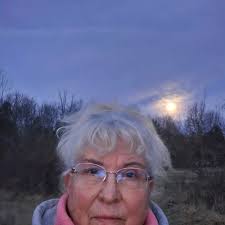 Steelers…What are these uniforms?? Why does it look like they're not  wearing pants??! 😂