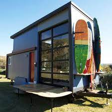 Surfers Amber And Tommy Are Building A Tiny House For A Chance To Have It All Owning A Home With An Ocean Vie Tiny House Nation Tiny House Exterior Tiny House