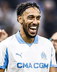 🔥 𝐋'𝐄́𝐍𝐎𝐑𝐌𝐄 𝐒𝐀𝐈𝐒𝐎𝐍 𝐃'𝐀𝐔𝐁𝐀𝐌𝐄𝐘𝐀𝐍𝐆 ! 👊 A 36 ans,  Pierre-Emerick Aubameyang réalise une première partie de saison phénoménale  avec l'OM ! Ses stats en Ligue 1 + Ligue des Champions : 🏟️