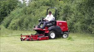 Idéal si vous êtes propriétaire d'une vaste surface gazonnée. Solvert Jerome Baque Demonstration Tondeuses Rotatives Frontales Toro Groundsmaster 3200 Et 3300 Youtube