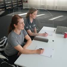 Schule Schutzwand Trennscheibe Schulbank