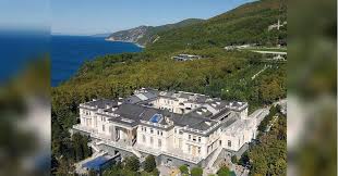 Фильм дворец для путина влетел в тренды youtube едва ли не сразу после публикации. 8owg Thy3motbm