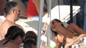Cem yılmaz ve ebru şallı'nın çeşme'de çekilmiş tatil kareleri acaba yeni bir ilişki mi başlıyor? dedirtmişti. Cem Yilmaz Ile Ebru Salli Aski Mart Ayinda Filizlenmis Dailymotion Video