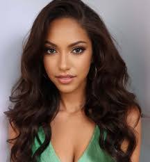 Rhea Levin's Instagram, Twitter & Facebook