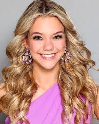 Karen Eslinger's Instagram, Twitter & Facebook