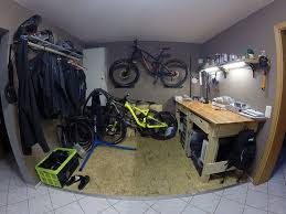 Meine 6qm Werkstatt In Der Nicht Sehr Viel Grosseren Wohnung Fahrrad Werkstatt Fahrradraum Fahrradkeller