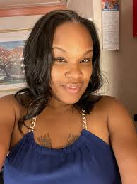 Katrina Hooker's Instagram, Twitter & Facebook