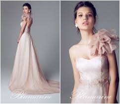 Specialmente se si è fra i testimoni, si desidera fare bella figura, senza tuttavia mettere in ombra la sposa. Abiti Da Sposa Color Rosa Cipria Abiti Da Sposa Abiti Rosa Abiti Da Sposa E Acconciature