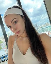 Danielle Kelly's Instagram, Twitter & Facebook