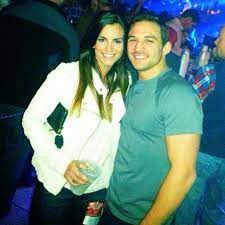 Bellator lightweight champion michael chandler talks with sporting news, before defending his title against featherweight champ patricio pitbull freire at but chandler feels wiping out freire for 25 minutes with brie and hap cheering him on is just as effective as putting him away like he did his. Michael Chandler Bio Salary Net Worth Married Wife Children Affair Relationship Career Bout Ufc Mma Age Height Family Girlfriend