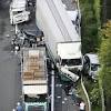 風吹けば名無し 2021/06/27(日) 12:23:54.79 id:0auyxpnsd.net 26日に開幕したツール・ド・フランスで、大クラッシュが発生したことを受け、大会主催者はクラッシュの原因をつくった沿道の女性観客を訴える意向を示した。 事故の場面で、問題の女性は応援ボ. Https Encrypted Tbn0 Gstatic Com Images Q Tbn And9gcqi2ogbxl787apuozh9i6drxjfqztyw4b5cszydt10ar0nox431 Usqp Cau