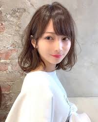 及川天和 新宿美容室 ヘアカラー ヘアカタログ さんはinstagramを利用しています ミディアム で イメチェン あなたに似合う髪型をご提案します 好みの形と似合う長さで小顔に 冬でも 透明感 を ハネのない まと