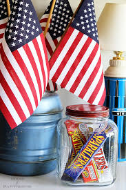 Show off your american spirit and throw a fourth of july fete that'll go down in history — thanks to plenty of tricolor trimmings and easy, festive decor. Diy 4th Of July Decorations Quick And Easy House Of Hawthornes