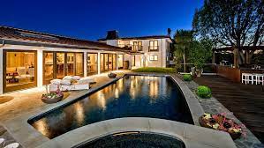 Mila Kunis Old Haunt Sells Again For Nearly 15 More Hollywood Hills Homes Celebrity Houses House Styles