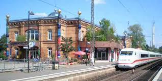 Ein bahnhof, so schön wie ein märchenschloss Bahnhofe Des Jahres 2009 Erfurt Hbf Und Uelzen Sonderpreis Fur Die Usedomer Baderbahn Signalarchiv De