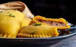 What do you eat Jamaican patties with?