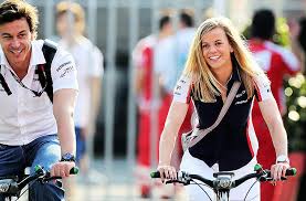 A page special dedicated for ceo, team principal, and 30% owner of mercedes amg petronas f1 team. Sohn Fur Susie Und Toto Wolff Nachrichten At