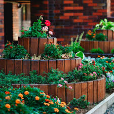 Here is one of many easy flower bed ideas that will spruce up your garden! 21 Easy Garden Bed Ideas And Benefits Garden Decoration Ideas