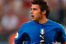 Cannavaro and italy savour world cup glory. Che Fine Hanno Fatto I Campioni Del Mondo Del 2006 Blog Futbol Emotion