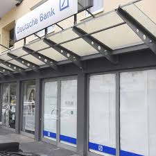 Wählen sie km für eine sortierung nach entfernung von ihrem standort und sie sehen sofort die am nächsten gelegenen filialen von deutsche bank. Obertshausen Bank Filiale An Der Seligenstadter Zum Zweiten Mal Ziel Von Dieben Obertshausen