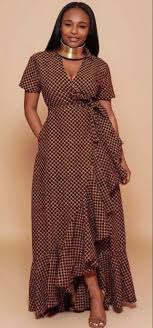 Bazin brodé avec du fil vert. Lilii Creation In 2021 African Print Fashion Dresses African Fashion Skirts African Fashion Women Clothing