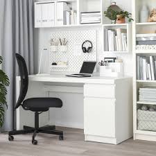 Malm Schreibtisch Wei H Ngeschr Nke Lochplatte Decoration Salon Salon Decoration Decor Salons In 2020 Home Office Design Guest Room Office Home Office Space