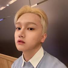 방금 시술하고 살짝 어이없어서 한마디 할게 왜 대한민국 피부과 의사들 중 꽤 많은 비율이 시술로 옆광대를 줄이지 못한다고 생각하는  걸까?? 울쎄라 슈링크 인모드 모두 옆광대를 남겨놓고 턱라인 이중턱 팔자만 주구장창 해놓는다. 울쎄라