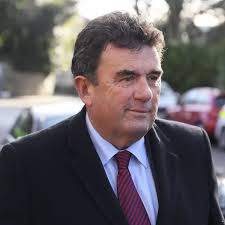 RTE star Des Cahill receives donation from stranger after crying