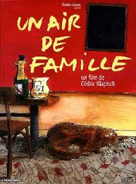 Ky esquissa un sourire, amusé par les mille contentieux qui divisaient sa famille. Un Air De Famille