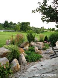 It offers a warm, natural look that blends well with most landscapes and provides a variety of design. Easy Ideas For Landscaping With Rocks