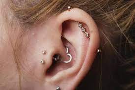 I Like The Industrial Bar Anyway But I Think These Piercings Are Feminine And Very Pretty Ear Piercings Industrial Ear Piercings Earings Piercings