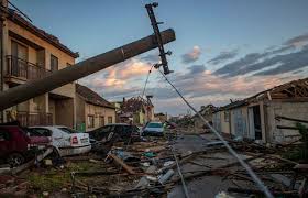 24 июня по чехии пронесся мощный торнадо — три человека погибли, 150 пострадали, разрушены здания по чехии пронесся мощный торнадо — фото, видео. Gjeeingtk7ldqm