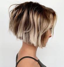 Très longue mèche rabattue sur le côté. Tendance 37 Plus Belles Coiffure Courtes Pour Femme En 2020 Photos