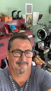 Saludos aquí feliz y contento en mi nuevo local paseo rio hondo bayamon  pueblo y dándole gracias a dios por todo lo que he logrado porque todo se  lo debo a el