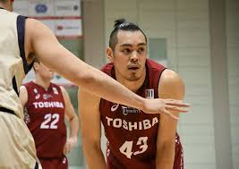 日本選手団の山下泰裕（ yasuhiro yamashita ）団長によると、問題の選手らは16日、選手村を離れて夕食を取った後、客引きに勧誘されて女性とホテルへ行ったとされている。 4人は20日に東京に戻ると、黒のネクタイとスーツで記者会見に臨んだ。 æ°¸å‰ä½'ä¹Ÿã‚‰ã«å£²è²·æ˜¥ã‚'æ–¡æ—‹ã—ãŸæ—¥ç³»äººãŒãƒ¤ãƒã‚¤ ãƒã‚¹ã‚±ä»£è¡¨ã¯ãƒãƒ‹ãƒ¼ãƒˆãƒ©ãƒƒãƒ—ã«å¼•ã£ã‹ã‹ã£ãŸ