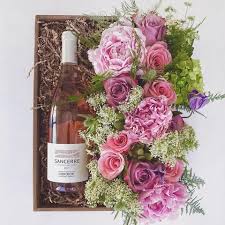 Flower Shop New York Send Flowers Wine Chocolates Same Day Nyc In 2020 Flower Box Gift Floral Gifts Flower Gift