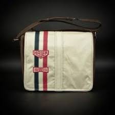 Sac A Bandouliere Gulf Silverstone Vintage Pour Un Fan De Sport Automobile Vintage Sacvintage Sac Bandouliere Gulf Sport Automobile Sac Vintage Sac